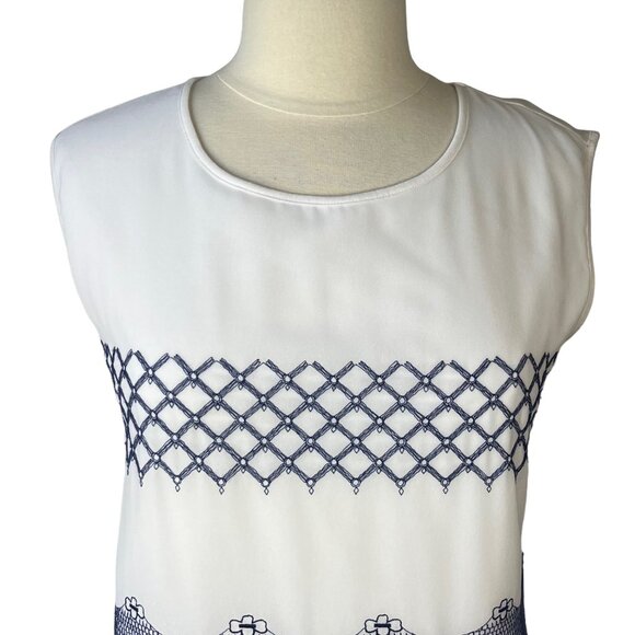 Ann Taylor Sleeveless Blouse Shirt Womens Small White Blue Embroidery - Picture 3 of 6